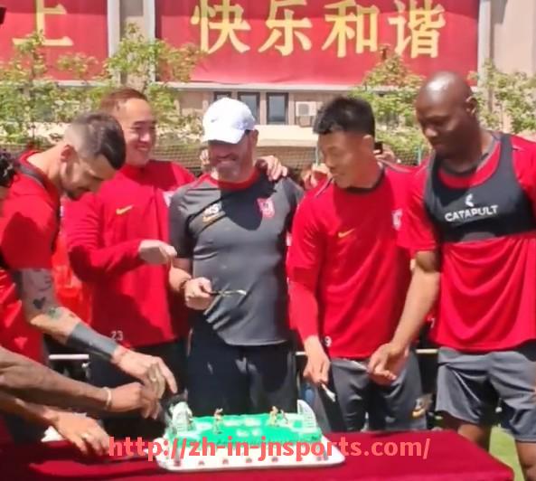 JN江南体育-世俱杯主教练赛后专访语录汇总与战术观点解读