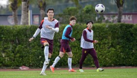 JN江南体育-英超最佳球员亚亚·图雷历年数据与夺奖表现回顾